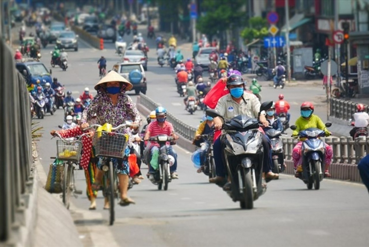 Searing heat bakes southern Vietnam, temperatures rise above 38°C